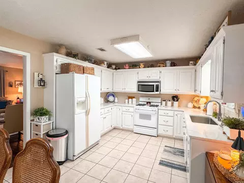 Kitchen - 301 Crain, Searcy, AR 72143 photo 1 of 6