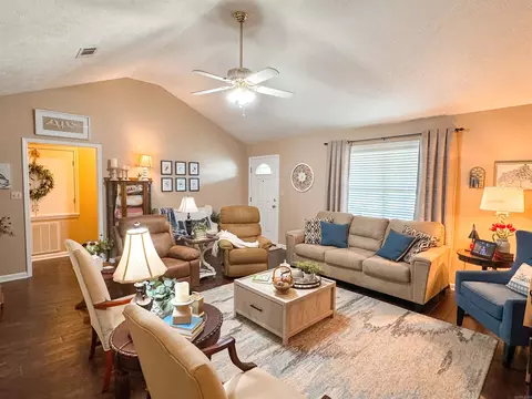 Living - 301 Crain, Searcy, AR 72143 photo 3 of 6