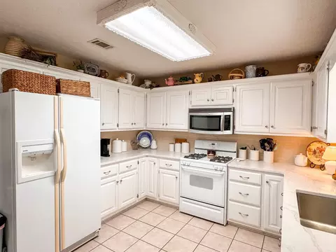 Kitchen - 301 Crain, Searcy, AR 72143 photo 6 of 6