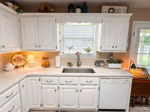 Kitchen - 301 Crain, Searcy, AR 72143 photo 5 of 6