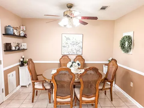 Dining - 301 Crain, Searcy, AR 72143 photo 1 of 2