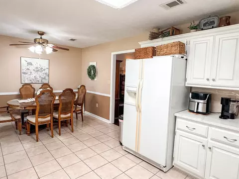 Kitchen - 301 Crain, Searcy, AR 72143 photo 4 of 6