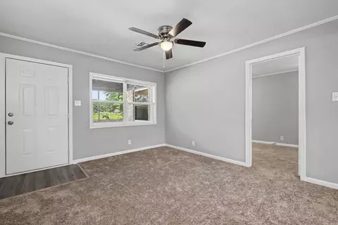 Living - 2607 W 26th Ave, Pine Bluff, AR 71603 photo 2 of 3