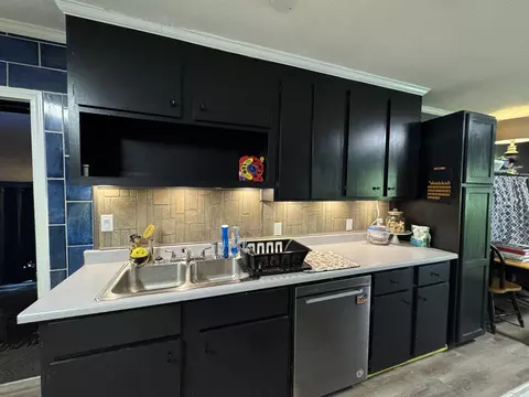 Kitchen - 1111 View, Morrilton, AR 72110 photo 3 of 4
