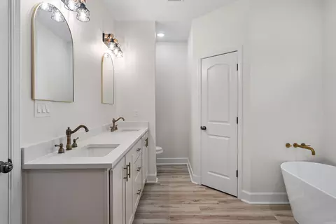 Bath - 517 Madeleine Cir, Austin, AR 72007 photo 2 of 8