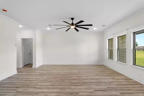 Living - 517 Madeleine Cir, Austin, AR 72007 photo 5 of 6
