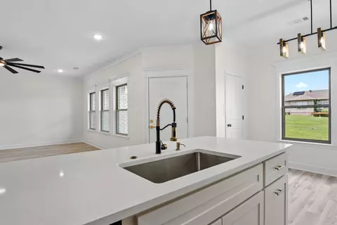 Kitchen - 517 Madeleine Cir, Austin, AR 72007 photo 2 of 3