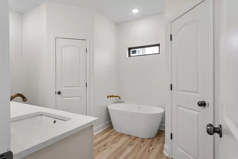 Bath - 517 Madeleine Cir, Austin, AR 72007 photo 1 of 8