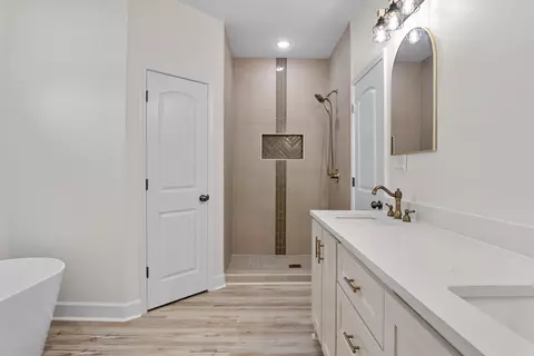 Bath - 517 Madeleine Cir, Austin, AR 72007 photo 4 of 8