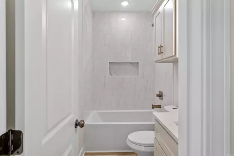 Bath - 517 Madeleine Cir, Austin, AR 72007 photo 7 of 8
