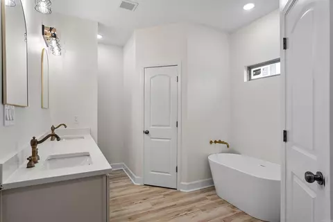 Bath - 517 Madeleine Cir, Austin, AR 72007 photo 3 of 8