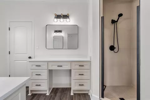 Bath - 515 Madeleine Cir, Austin, AR 72007 photo 5 of 7