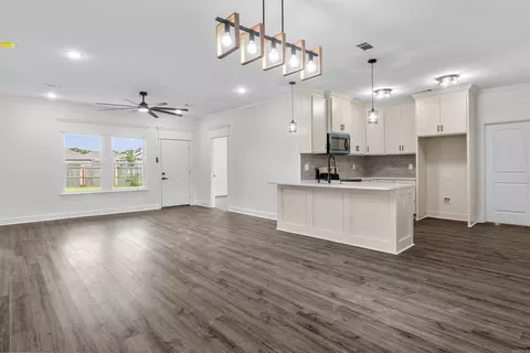 Living - 515 Madeleine Cir, Austin, AR 72007 photo 1 of 3