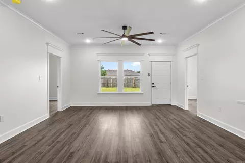 Living - 515 Madeleine Cir, Austin, AR 72007 photo 2 of 3