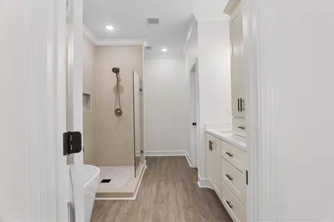 Bath - 513 Madeleine Cir, Austin, AR 72007 photo 1 of 8