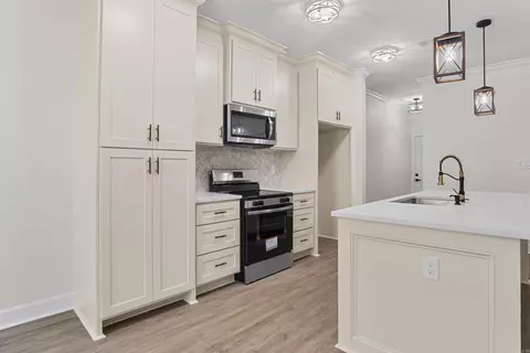 Kitchen - 513 Madeleine Cir, Austin, AR 72007 photo 2 of 3