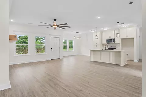 Living - 513 Madeleine Cir, Austin, AR 72007 photo 1 of 4