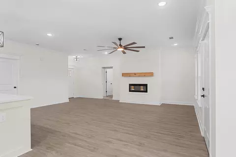 Living - 513 Madeleine Cir, Austin, AR 72007 photo 2 of 4