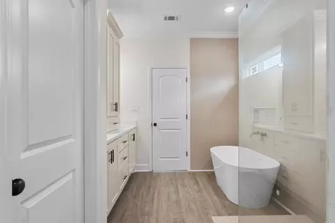 Bath - 513 Madeleine Cir, Austin, AR 72007 photo 5 of 8