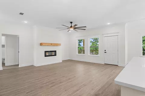Living - 513 Madeleine Cir, Austin, AR 72007 photo 4 of 4