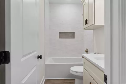 Bath - 513 Madeleine Cir, Austin, AR 72007 photo 7 of 8