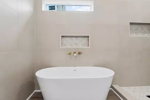 Bath - 513 Madeleine Cir, Austin, AR 72007 photo 6 of 8