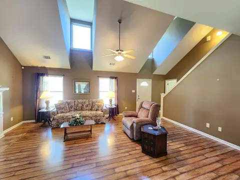 Living - 108 Meadows Ln, Beebe, AR 72012 photo 3 of 4