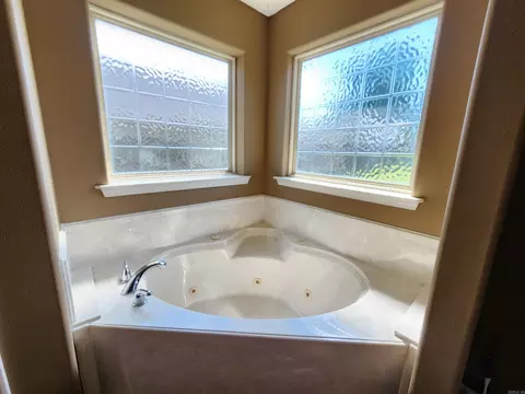 Bath - 108 Meadows Ln, Beebe, AR 72012 photo 4 of 7