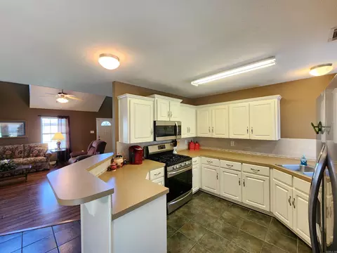 Kitchen - 108 Meadows Ln, Beebe, AR 72012 photo 2 of 2