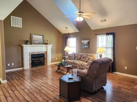 Living - 108 Meadows Ln, Beebe, AR 72012 photo 2 of 4