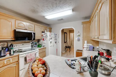Kitchen - 1665 Highpoint Dr, Conway, AR 72034 photo 1 of 4