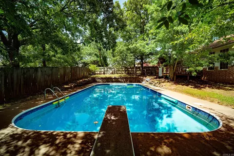 Exterior - 1665 Highpoint Dr, Conway, AR 72034 photo 6 of 12