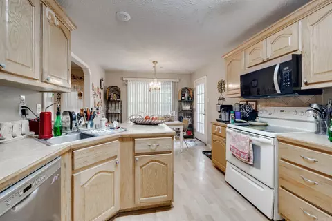 Kitchen - 1665 Highpoint Dr, Conway, AR 72034 photo 3 of 4