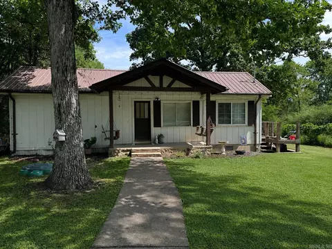 220 Grand Point Dr, Hot Springs, AR 71901