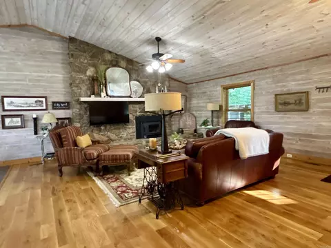 Living - 3684 Lute Mountain Rd, Shirley, AR 72153 photo 4 of 4