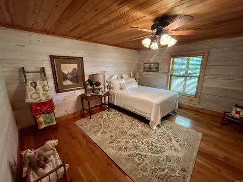 Bedroom - 3684 Lute Mountain Rd, Shirley, AR 72153 photo 4 of 6
