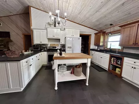 Kitchen - 3684 Lute Mountain Rd, Shirley, AR 72153 photo 3 of 3