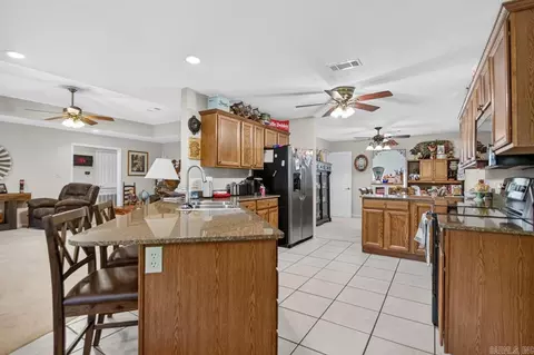 Kitchen - 1708 Riverview Dr, Malvern, AR 72104 photo 1 of 4