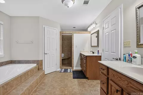 Bath - 1708 Riverview Dr, Malvern, AR 72104 photo 3 of 3