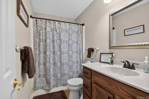 Bath - 1708 Riverview Dr, Malvern, AR 72104 photo 1 of 3