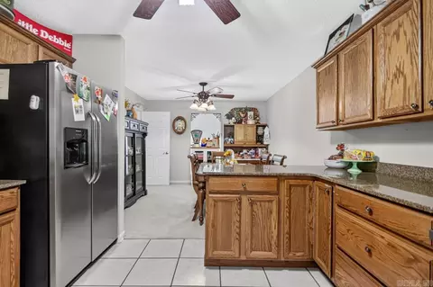 Kitchen - 1708 Riverview Dr, Malvern, AR 72104 photo 2 of 4