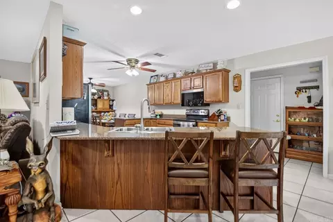 Kitchen - 1708 Riverview Dr, Malvern, AR 72104 photo 4 of 4
