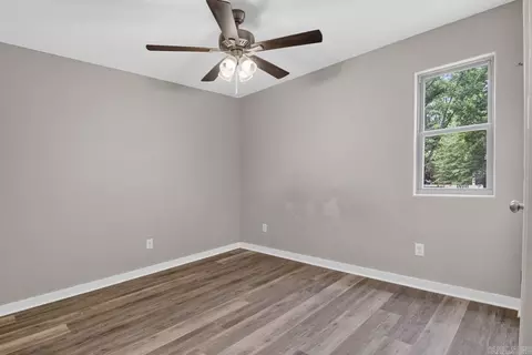 Bedroom - 112 E Sunset Dr, Sheridan, AR 72150 photo 2 of 5