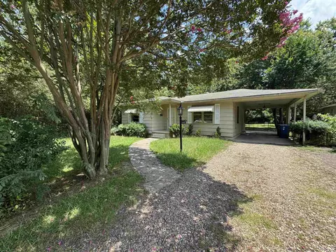 1648 Davis St, Conway, AR 72032
