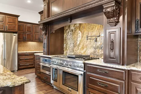 Kitchen - 320 Round Mountain Rd, Conway, AR 72034 photo 4 of 6