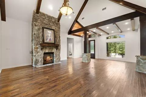 Living - 320 Round Mountain Rd, Conway, AR 72034 photo 2 of 6