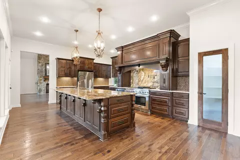 Kitchen - 320 Round Mountain Rd, Conway, AR 72034 photo 6 of 6