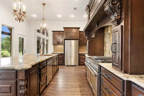 Kitchen - 320 Round Mountain Rd, Conway, AR 72034 photo 3 of 6