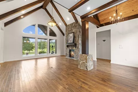 Living - 320 Round Mountain Rd, Conway, AR 72034 photo 3 of 6