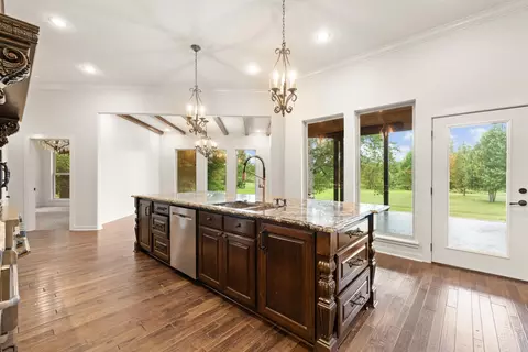 Kitchen - 320 Round Mountain Rd, Conway, AR 72034 photo 1 of 6